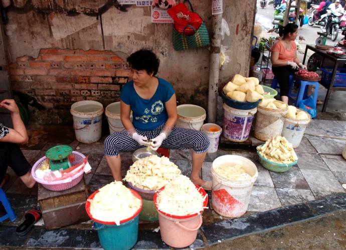 hanoi street food market